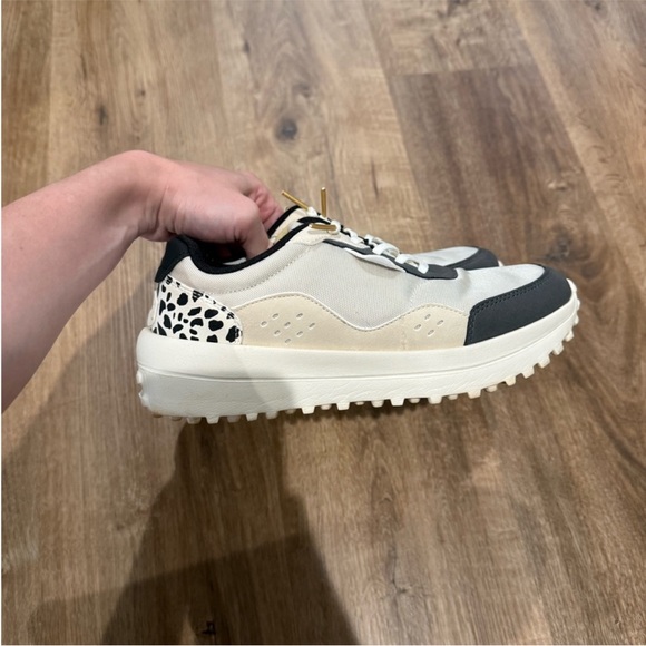 Hey Dude Women's size 6 - Picture 2 of 4